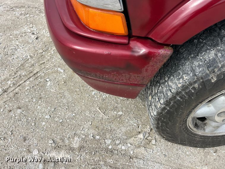 image for item FC5150 2003 Chevrolet S10 Crew Cab pickup truck