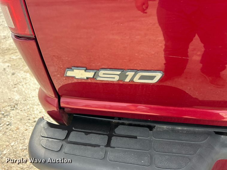 image for item FC5150 2003 Chevrolet S10 Crew Cab pickup truck