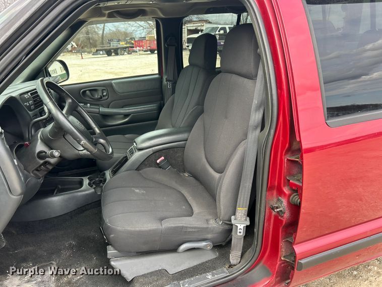 image for item FC5150 2003 Chevrolet S10 Crew Cab pickup truck