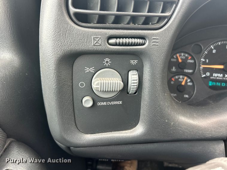 image for item FC5150 2003 Chevrolet S10 Crew Cab pickup truck