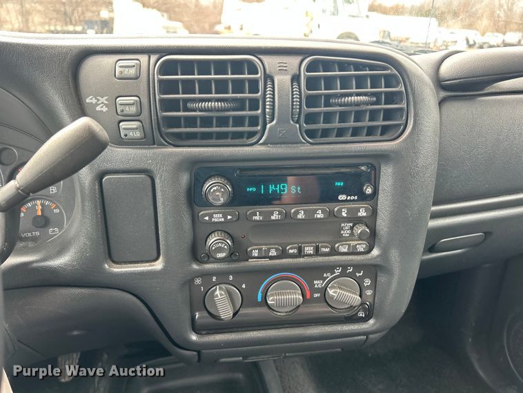 image for item FC5150 2003 Chevrolet S10 Crew Cab pickup truck