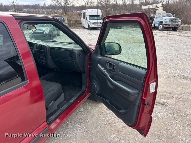 image for item FC5150 2003 Chevrolet S10 Crew Cab pickup truck