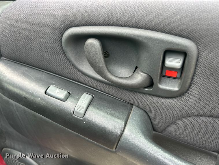 image for item FC5150 2003 Chevrolet S10 Crew Cab pickup truck