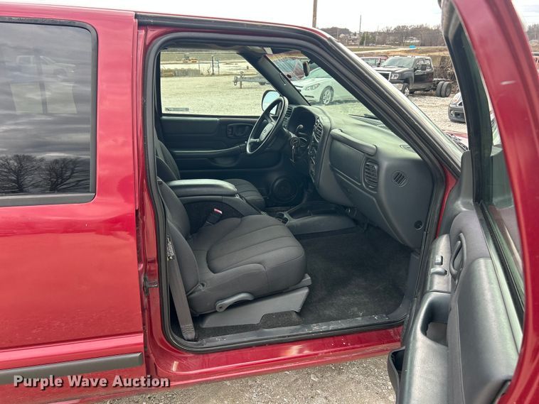 image for item FC5150 2003 Chevrolet S10 Crew Cab pickup truck