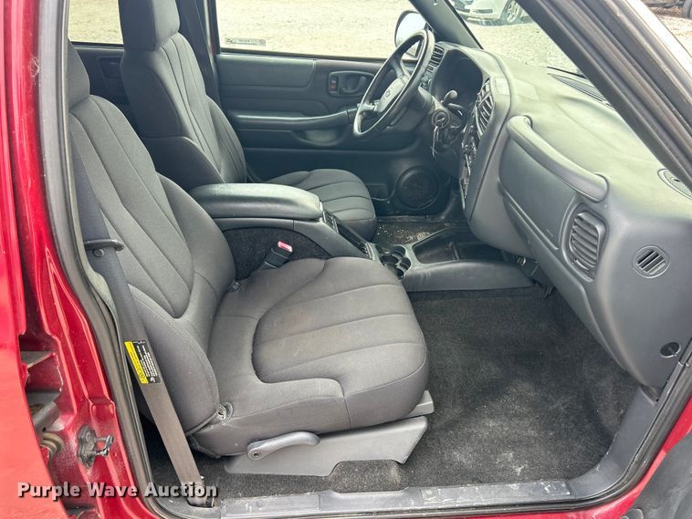 image for item FC5150 2003 Chevrolet S10 Crew Cab pickup truck