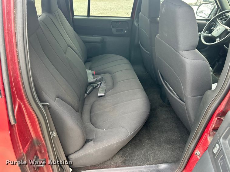 image for item FC5150 2003 Chevrolet S10 Crew Cab pickup truck