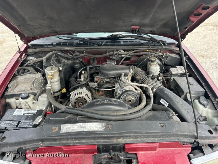 image for item FC5150 2003 Chevrolet S10 Crew Cab pickup truck