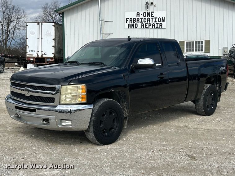image for item FC5151 2013 Chevrolet Silverado 1500 Ext. Cab pickup truck
