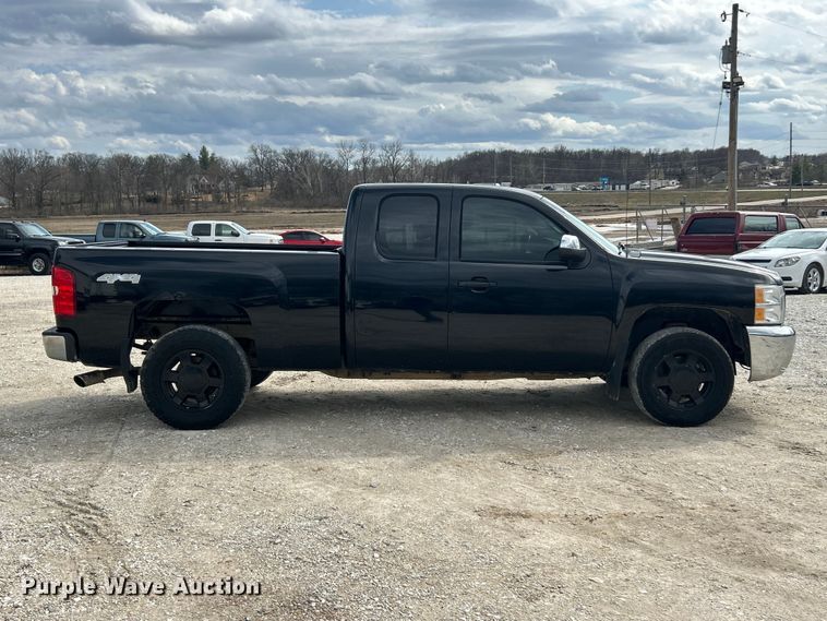 image for item FC5151 2013 Chevrolet Silverado 1500 Ext. Cab pickup truck