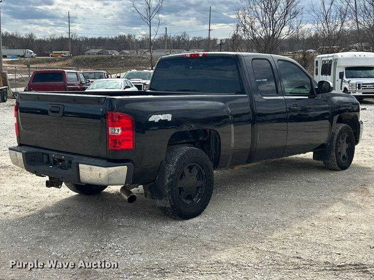 image for item FC5151 2013 Chevrolet Silverado 1500 Ext. Cab pickup truck
