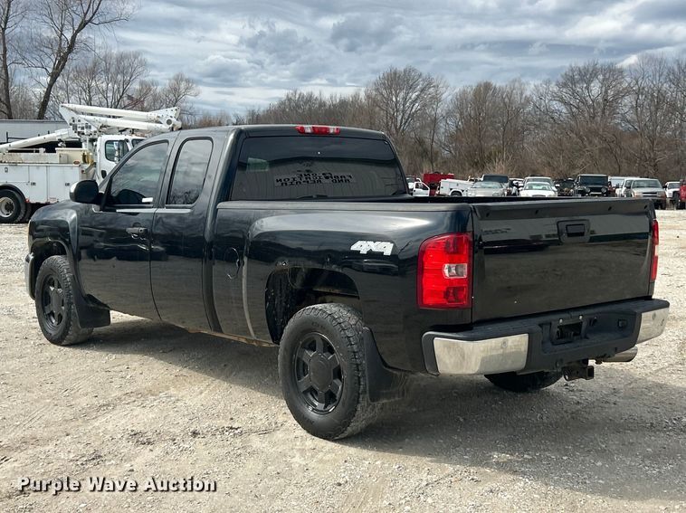 image for item FC5151 2013 Chevrolet Silverado 1500 Ext. Cab pickup truck