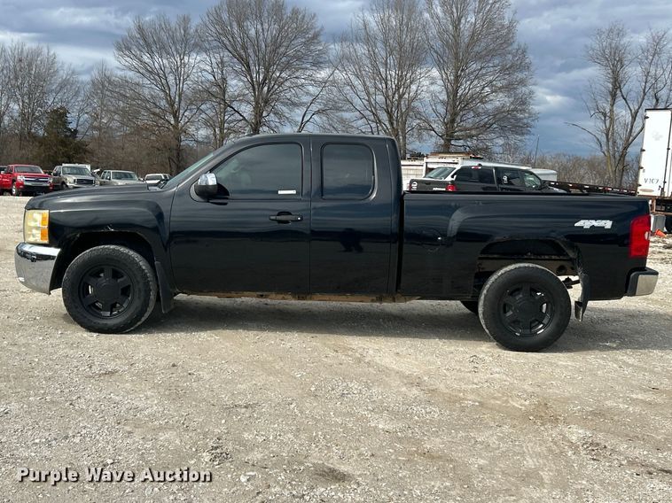 image for item FC5151 2013 Chevrolet Silverado 1500 Ext. Cab pickup truck
