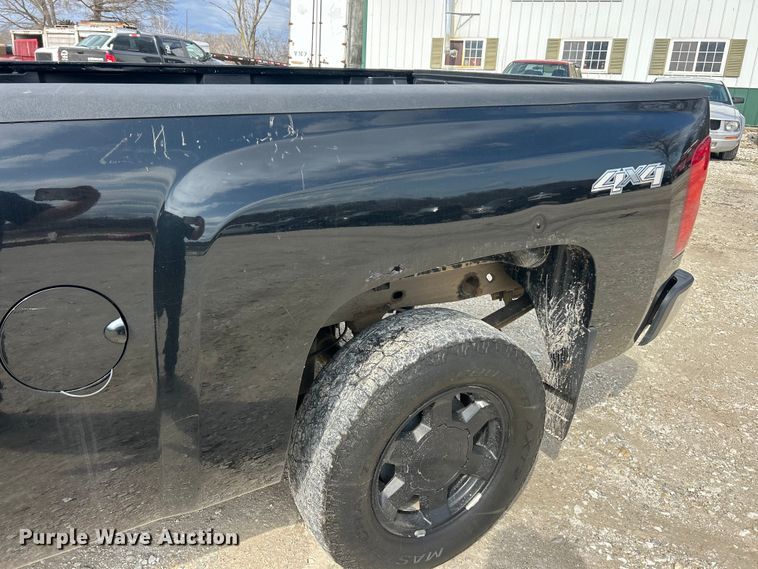 image for item FC5151 2013 Chevrolet Silverado 1500 Ext. Cab pickup truck