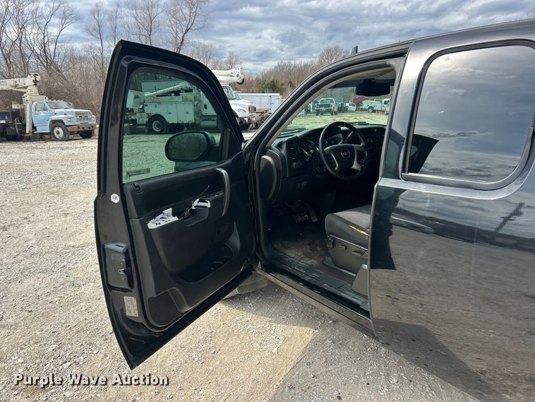 image for item FC5151 2013 Chevrolet Silverado 1500 Ext. Cab pickup truck