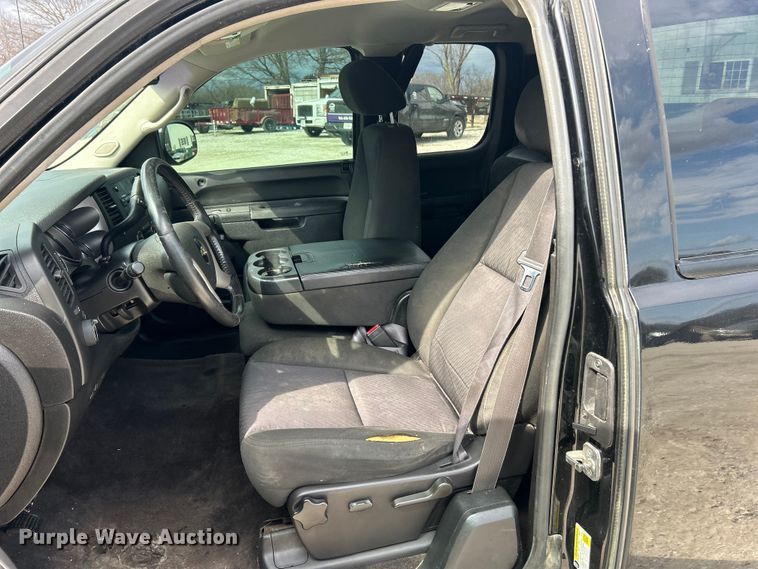 image for item FC5151 2013 Chevrolet Silverado 1500 Ext. Cab pickup truck