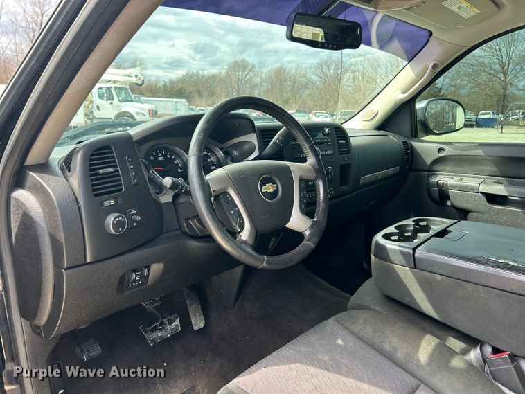 image for item FC5151 2013 Chevrolet Silverado 1500 Ext. Cab pickup truck