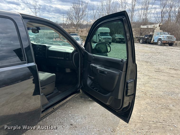 image for item FC5151 2013 Chevrolet Silverado 1500 Ext. Cab pickup truck