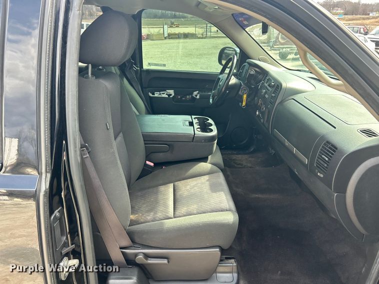 image for item FC5151 2013 Chevrolet Silverado 1500 Ext. Cab pickup truck