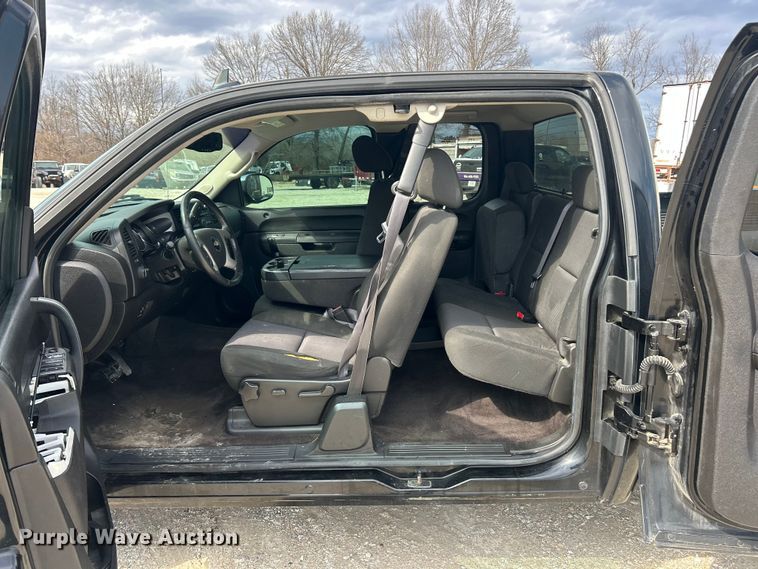 image for item FC5151 2013 Chevrolet Silverado 1500 Ext. Cab pickup truck