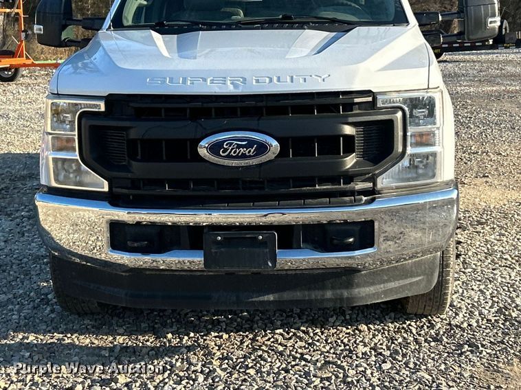 image for item FC5156 2020 Ford F350 Super Duty XL Crew Cab flatbed pickup truck