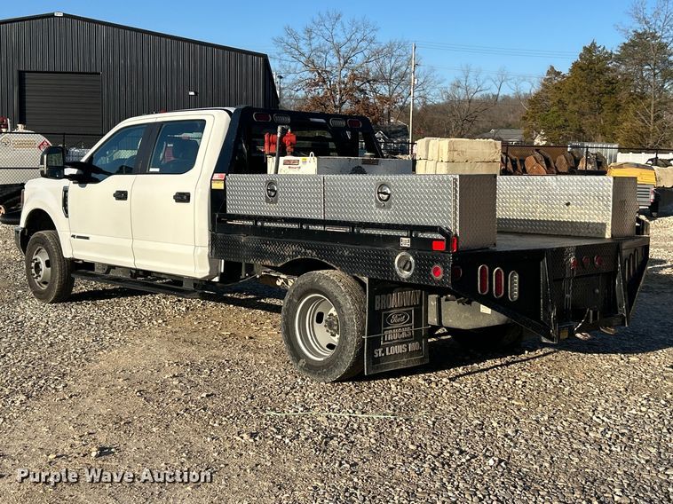 image for item FC5156 2020 Ford F350 Super Duty XL Crew Cab flatbed pickup truck