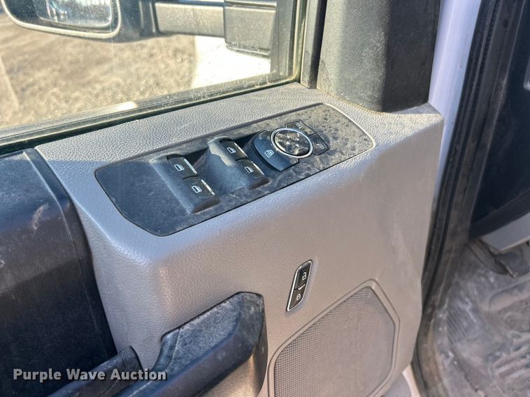 image for item FC5156 2020 Ford F350 Super Duty XL Crew Cab flatbed pickup truck