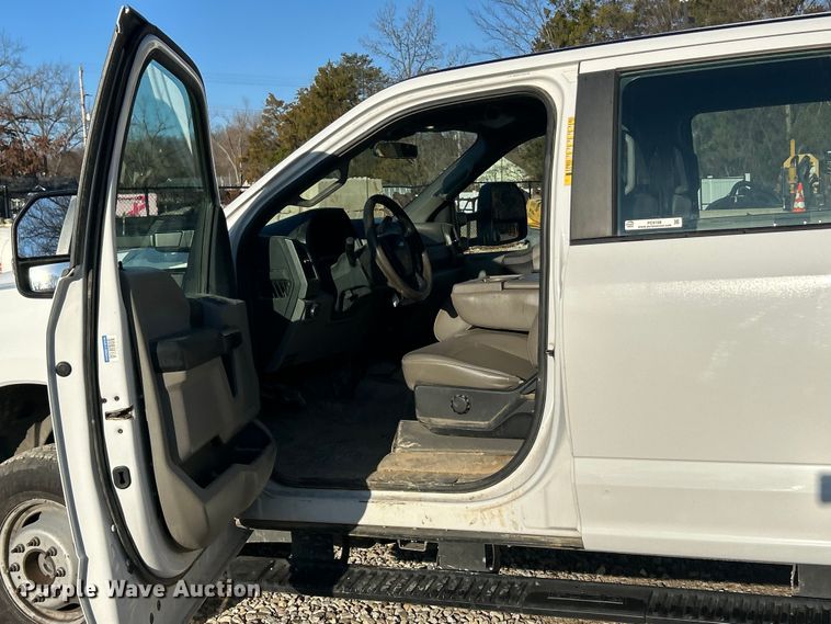 image for item FC5156 2020 Ford F350 Super Duty XL Crew Cab flatbed pickup truck