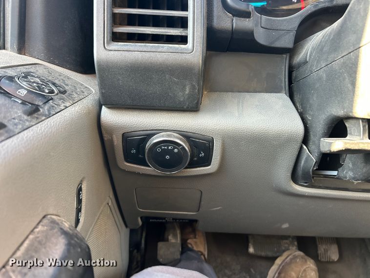 image for item FC5156 2020 Ford F350 Super Duty XL Crew Cab flatbed pickup truck