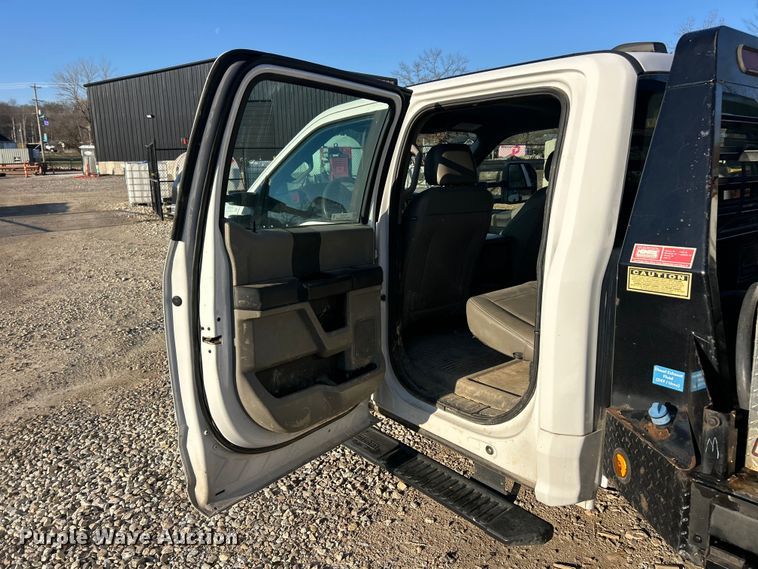 image for item FC5156 2020 Ford F350 Super Duty XL Crew Cab flatbed pickup truck