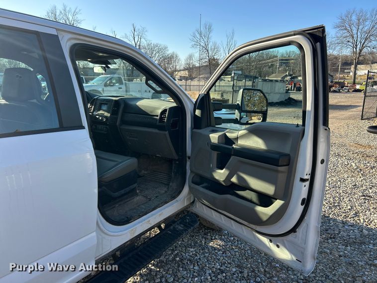 image for item FC5156 2020 Ford F350 Super Duty XL Crew Cab flatbed pickup truck