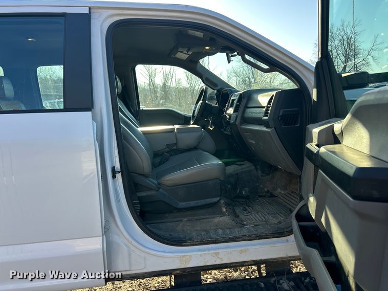 image for item FC5156 2020 Ford F350 Super Duty XL Crew Cab flatbed pickup truck