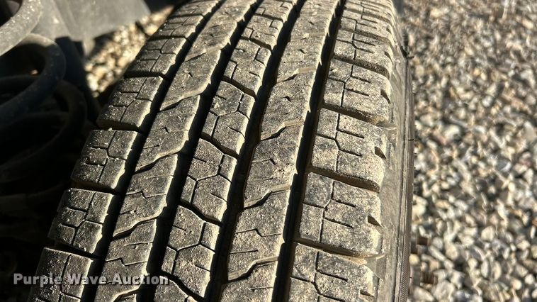 image for item FC5156 2020 Ford F350 Super Duty XL Crew Cab flatbed pickup truck