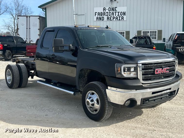 image for item FC5191 2011 GMC Sierra 3500HD Ext. Cab pickup truck cab and chassis