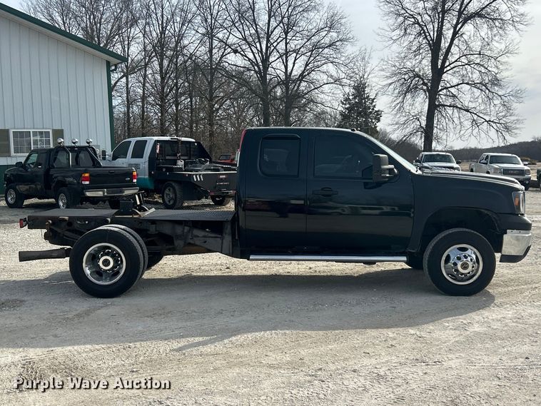 image for item FC5191 2011 GMC Sierra 3500HD Ext. Cab pickup truck cab and chassis