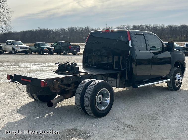 image for item FC5191 2011 GMC Sierra 3500HD Ext. Cab pickup truck cab and chassis