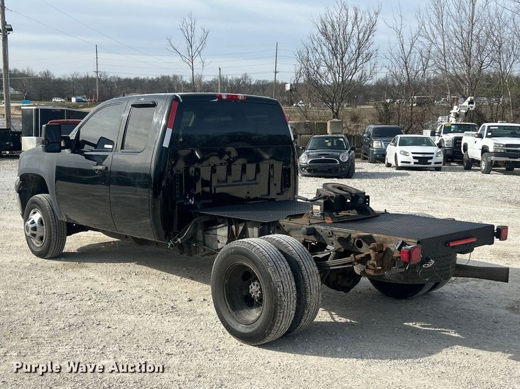 image for item FC5191 2011 GMC Sierra 3500HD Ext. Cab pickup truck cab and chassis