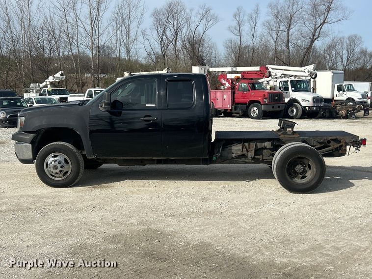 image for item FC5191 2011 GMC Sierra 3500HD Ext. Cab pickup truck cab and chassis