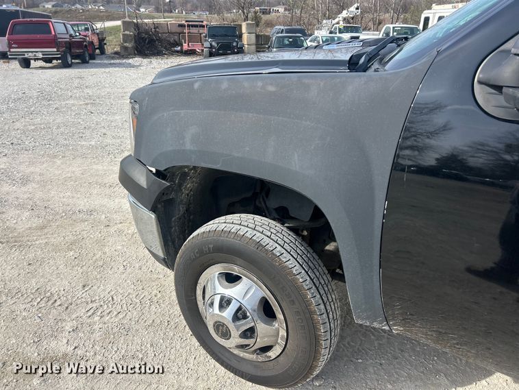 image for item FC5191 2011 GMC Sierra 3500HD Ext. Cab pickup truck cab and chassis
