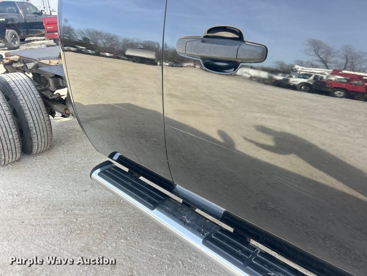 image for item FC5191 2011 GMC Sierra 3500HD Ext. Cab pickup truck cab and chassis