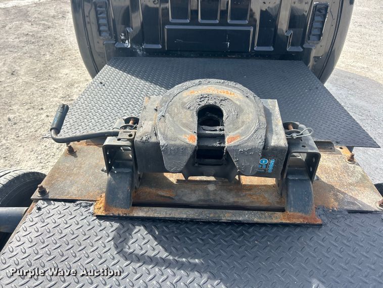 image for item FC5191 2011 GMC Sierra 3500HD Ext. Cab pickup truck cab and chassis