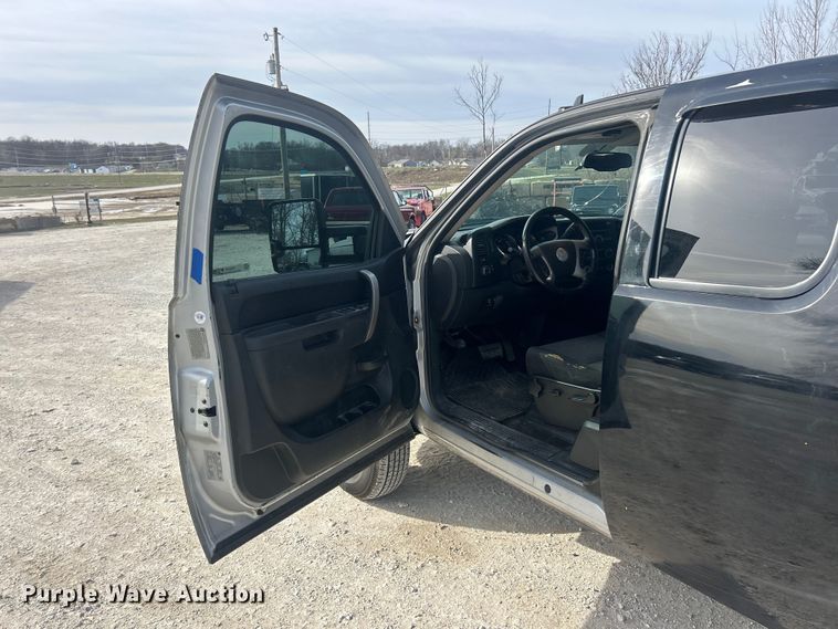 image for item FC5191 2011 GMC Sierra 3500HD Ext. Cab pickup truck cab and chassis