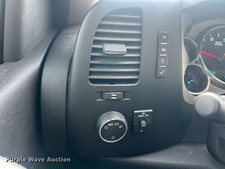 image for item FC5191 2011 GMC Sierra 3500HD Ext. Cab pickup truck cab and chassis