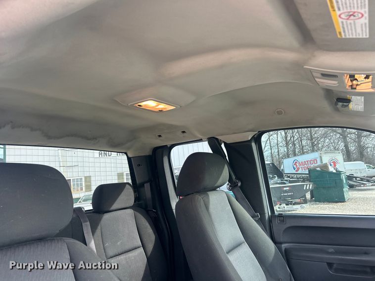 image for item FC5191 2011 GMC Sierra 3500HD Ext. Cab pickup truck cab and chassis