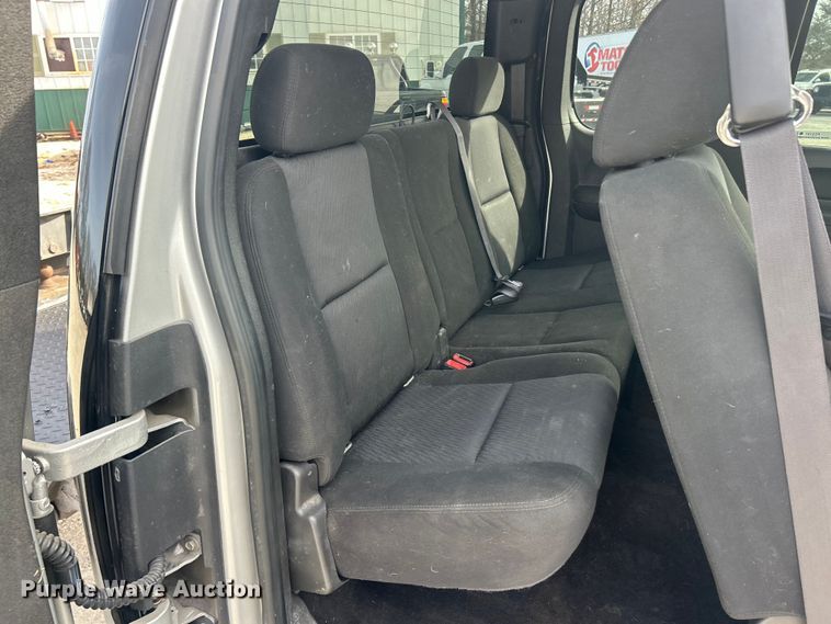 image for item FC5191 2011 GMC Sierra 3500HD Ext. Cab pickup truck cab and chassis