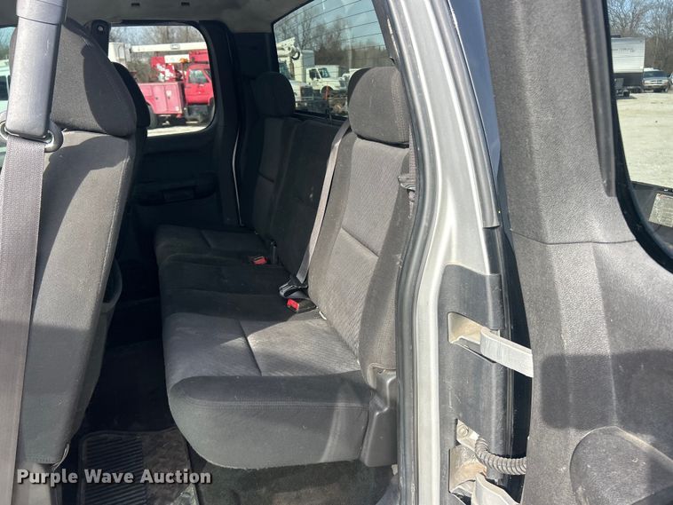 image for item FC5191 2011 GMC Sierra 3500HD Ext. Cab pickup truck cab and chassis