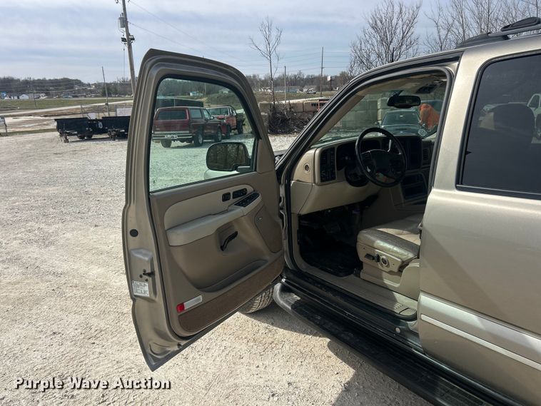 image for item FC5192 2003 Chevrolet Suburban  SUV