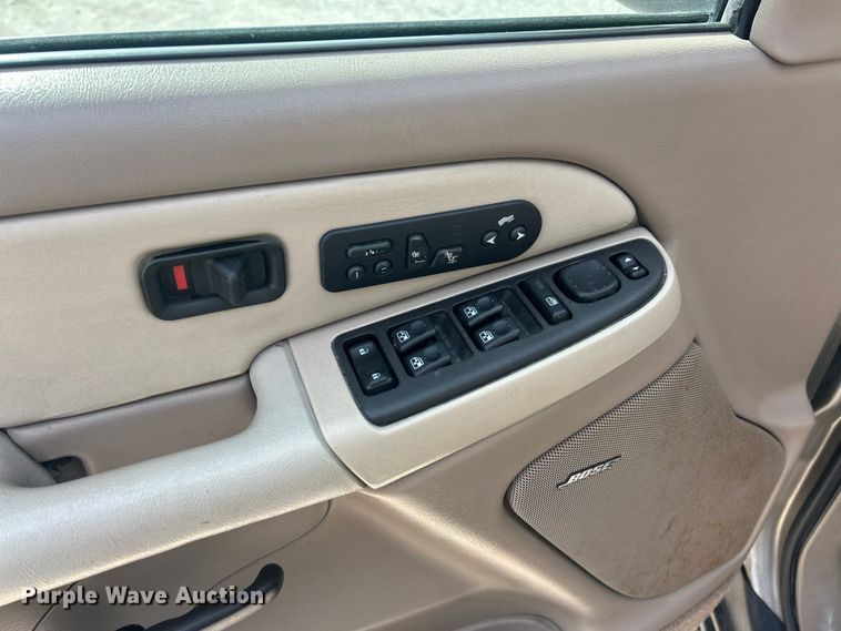 image for item FC5192 2003 Chevrolet Suburban  SUV