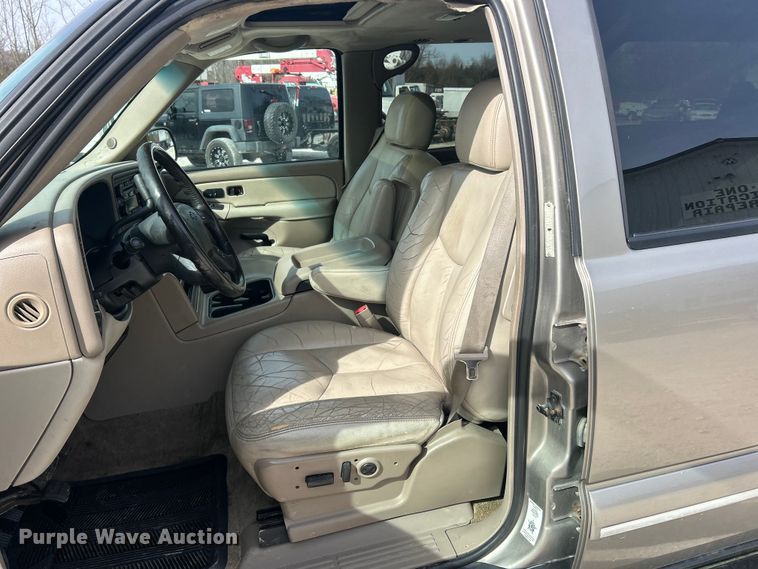 image for item FC5192 2003 Chevrolet Suburban  SUV