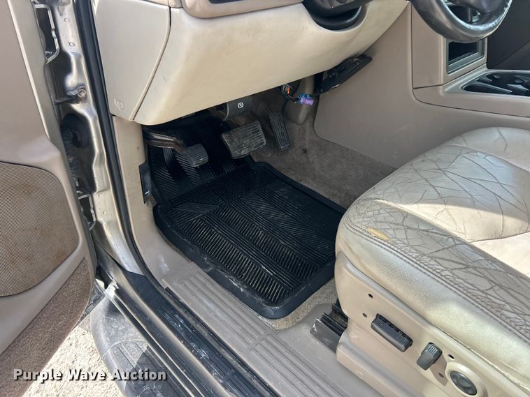 image for item FC5192 2003 Chevrolet Suburban  SUV