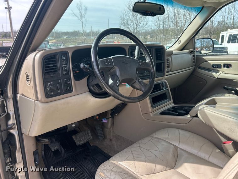 image for item FC5192 2003 Chevrolet Suburban  SUV